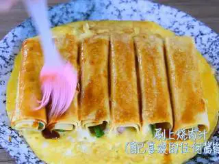 抱蛋千张卷—看世界杯没有宵夜怎么行,刷上烧肉汁(自己喜欢的任何酱皆可)。