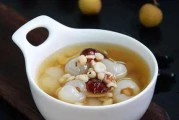 润肺解燥之莲子马蹄板栗糖水(健康养生必备的秋季饮品)