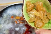 桃胶炖原梨,润肺养生(原梨和桃胶的搭配让你的肺脏更健康)