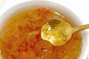 桃胶红枣薏米汤的做法(养生美味,家庭DIY,清热润肤)