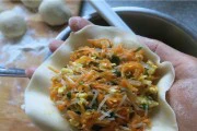 烫面包子的制作方法(一步一步教你做出软糯Q弹的烫面包子)