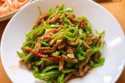 用榨菜增味的牛肉丝烩饭(家常美食易学制作,口感极佳)