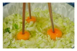 肉末蒸蛋饼，美味可口的家常菜（手把手教你轻松制作肉末蒸蛋饼）