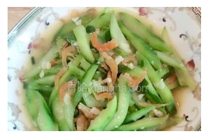 鲜美可口，蒜蓉虾仁炒丝瓜的做法大全（掌握关键步骤，轻松烹调美食佳肴）