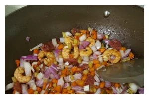 洋葱芝麻爆虾的制作方法（美味爆虾，口感独特）