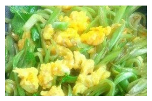 简单易学的咸豆角炒蛋丝做法（为你呈现口感鲜美的家常菜肴，快来试试吧！）