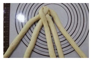以蒸面包一辫花扣手作（掌握这一技巧，让你的面包更加精致美味）