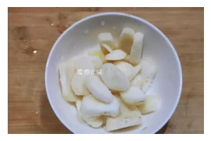 芋头炒莲花白（传统家常菜谱，简单易学）