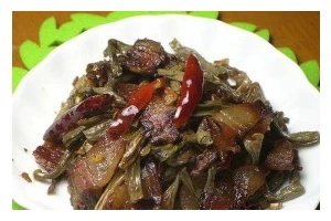 素炒干豆角，健康美味佳选择（以素为主，营养丰富，让干豆角焕发新生命）