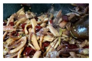 解锁美食新境界——以生拌鱿鱼为主菜（清爽美味，让你大饱口福）