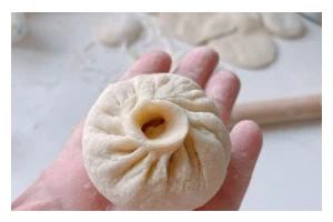 手工制作芹菜香菇鲜肉水饺（传统手艺，绿色健康；五彩馅料，口感丰富；锅贴煮食，多种享受。）