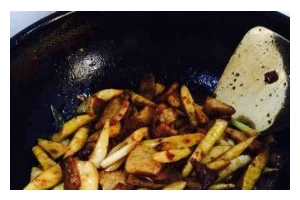 教你做一道美味的笋烧肉（家常菜谱，美味可口，健康营养）
