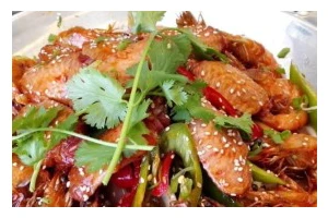 以香辣鱿鱼虾为主题的烹饪技巧（烹饪鲜美的香辣鱿鱼虾，让你回味无穷）