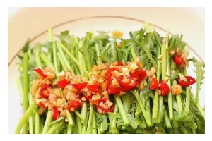 香脆茼蒿的做法（让你轻松掌握的另类菜品）