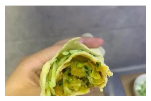 轻松做出美味蔬菜卷饼（做法简单易学，营养丰富的素食佳肴）