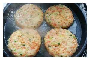 山药小饼，营养美味双重享受（自制山药小饼，美味又健康）