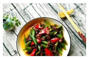 美味小炒牛肉丝的制作方法（教你如何做出口感鲜嫩的小炒牛肉丝）