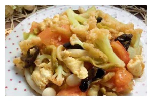 美味营养的西红柿花菜做法（口感清爽、独特美味，西红柿花菜让你爱上健康饮食）