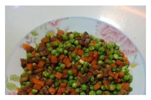豌豆炒肉丁的家常做法（美味又简单，让你轻松烹饪）