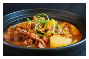 养生牛腩煲（以牛腩为主料，搭配多种食材，营养均衡又美味的煲汤）