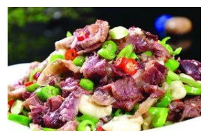 拆骨肉炒菱角，美味健康享受（家常菜谱，简单易学）