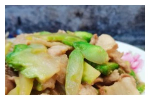 掌握肉片儿菜的丰富做法，轻松烹制美味佳肴（15款超级好吃的肉片儿菜，让你爱不释口）