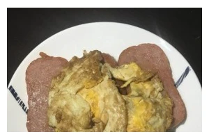 午餐肉炒玉米，美味可口的家常菜（快速简易的制作方法，让你轻松掌握）