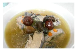 健康美味的香菇乌鸡汤（家常美食，鲜香滋补，滋润身体，增强免疫力）