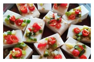特色蒸豆腐的制作方法（口感软糯，香气四溢，让你回味无穷）