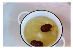 银耳红枣，润肺养颜的滋补佳品（以银耳红枣为主要原料的多款菜肴制作方法）