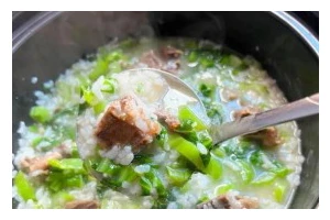 美味可口的咸骨芥菜汤（家常菜，做法简单，味道鲜美，健康美食）