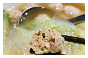 水烫丸子的制作方法详解（香嫩多汁，让你回味无穷）