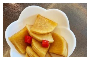 酸爽脆萝卜的美味做法（一口咬下，脆爽鲜美，酸辣入味的脆萝卜小食）