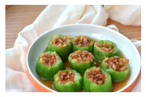 美味蟹黄蒸丝瓜的制作方法（一道简单易学的蟹黄蒸丝瓜菜谱）