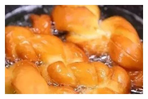 手工酥香麻花的制作技巧（用纯天然食材打造美味小食，让味蕾尽情释放）
