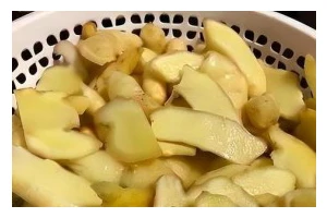 丝瓜烧栗子，营养美味一锅炖（秋季必备健康美食，滋补暖胃好口感）