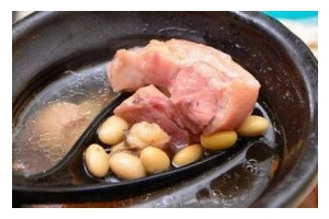 瓦罐土猪骨，营养美味的煲汤佳品（传统食材+现代技艺，打造健康美味的煲汤）