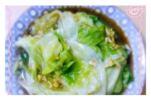 味蕾惊喜——蒜蓉西生菜的烹饪方法（清新爽口，美味无限；西生菜烹饪，更添一抹香气）
