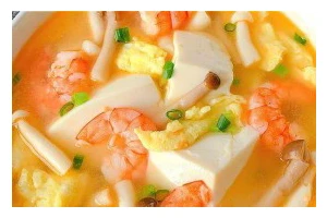 轻食健康，生菜鸡蛋滑虾仁（健康低卡，做出美味的生菜鸡蛋滑虾仁）