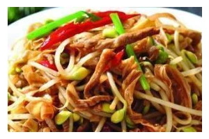 香菇绿豆芽炒肉丝，营养美味健康（掌握做法，享受自制佳肴）
