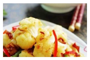 三文鱼骨韭菜花，鲜香美味的健康佳肴（餐桌上的精致享受，健康饮食的首选）