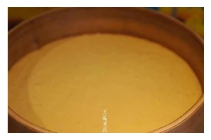 美味可口的玉米烫面发糕（以玉米为主料，简单易做的传统美食）