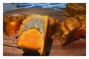 苏式蛋黄莲容月饼制作全解析（掌握制作技巧，品尝传统美味）