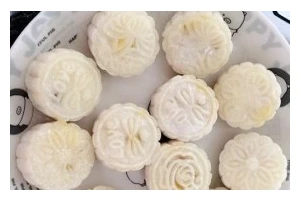 椰香奶黄馅冰皮月饼的制作方法（细节决定成败，轻松做出美味冰皮月饼）