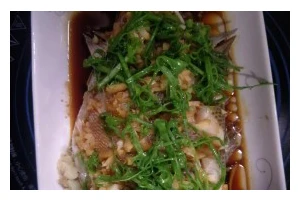 蒜头豆豉蒸海鱼的做法（鲜嫩多汁，口感绝佳）