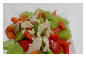 用莴笋炒鸡肉，让家常菜更营养（15个细节让你做出更美味的莴笋炒鸡肉）