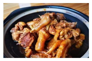 砂锅土鸡的做法（做法简单易学，鲜美味道叫人回味无穷）