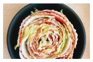 掌握日式千层锅的制作方法（用料齐全，口感浓郁，享受多种美味）