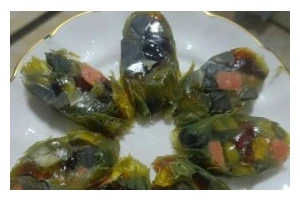 松花蛋肠的做法（美味可口的家常小吃，松花蛋肠的制作方法）
