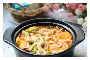 清爽美味，少辣版土豆粉的做法（掌握简单技巧，轻松制作美食佳品）